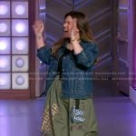Kelly’s green printed pants on The Kelly Clarkson Show