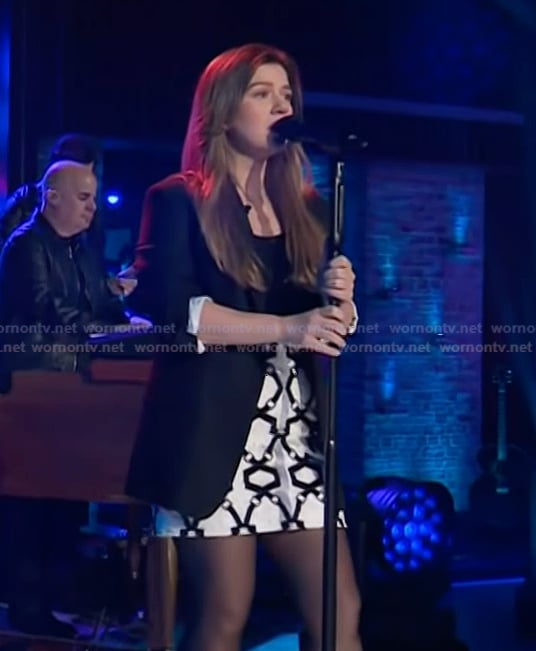 Kelly’s printed mini skirt on The Kelly Clarkson Show