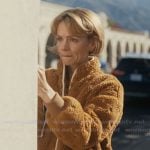 Lindsay’s mustard sherpa jacket on Beef