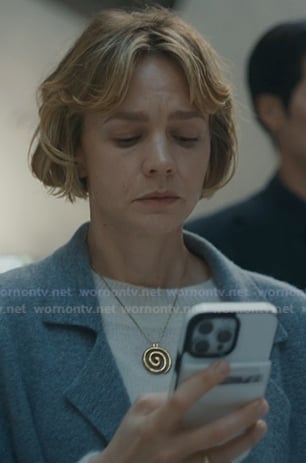 Lindsay’s gold swirl necklace on Beef