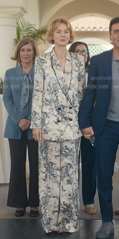 Lindsay's white floral print blazer and pant suit on Beef