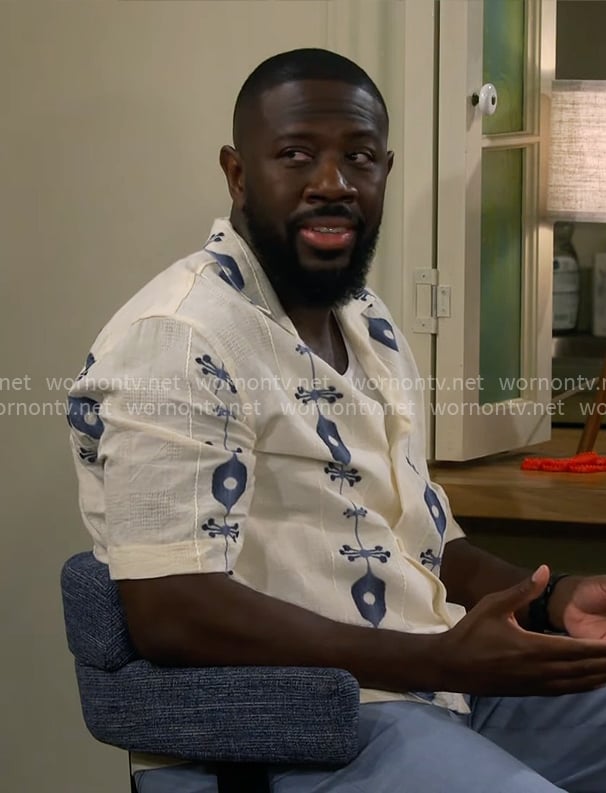 Malcolm's cream and blue pattern shirt on The Neighborhood