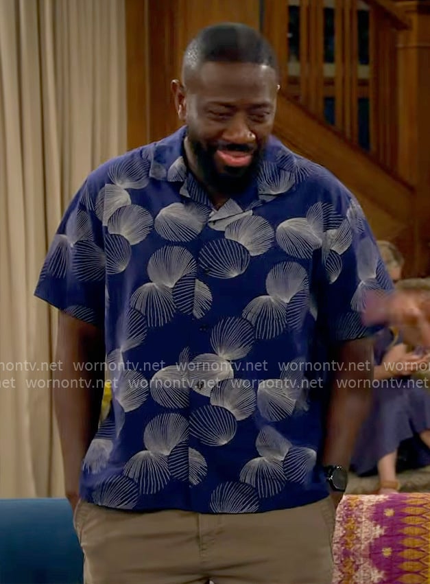 Malcom’s blue fan print shirt on The Neighborhood
