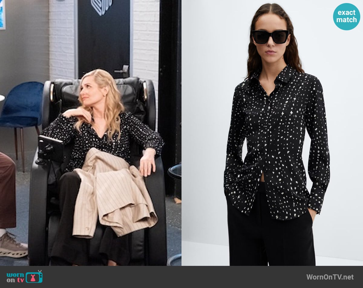 Mango Regular flowy shirt worn by Gemma (Beth Behrs) on The Neighborhood