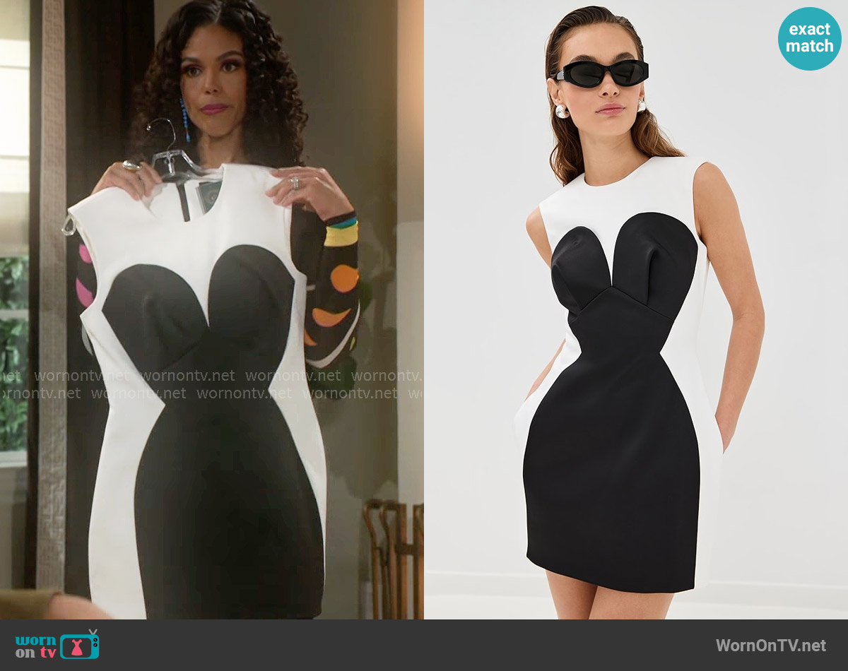 Dani’s black and white mini dress on Beyond the Gates Dani’s black and white mini dress on Beyond the Gates