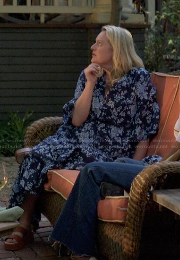 Mary’s blue floral print v-neck dress on Imperfect Women