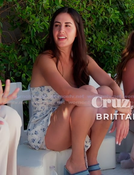 Michelle's floral print romper on The Valley