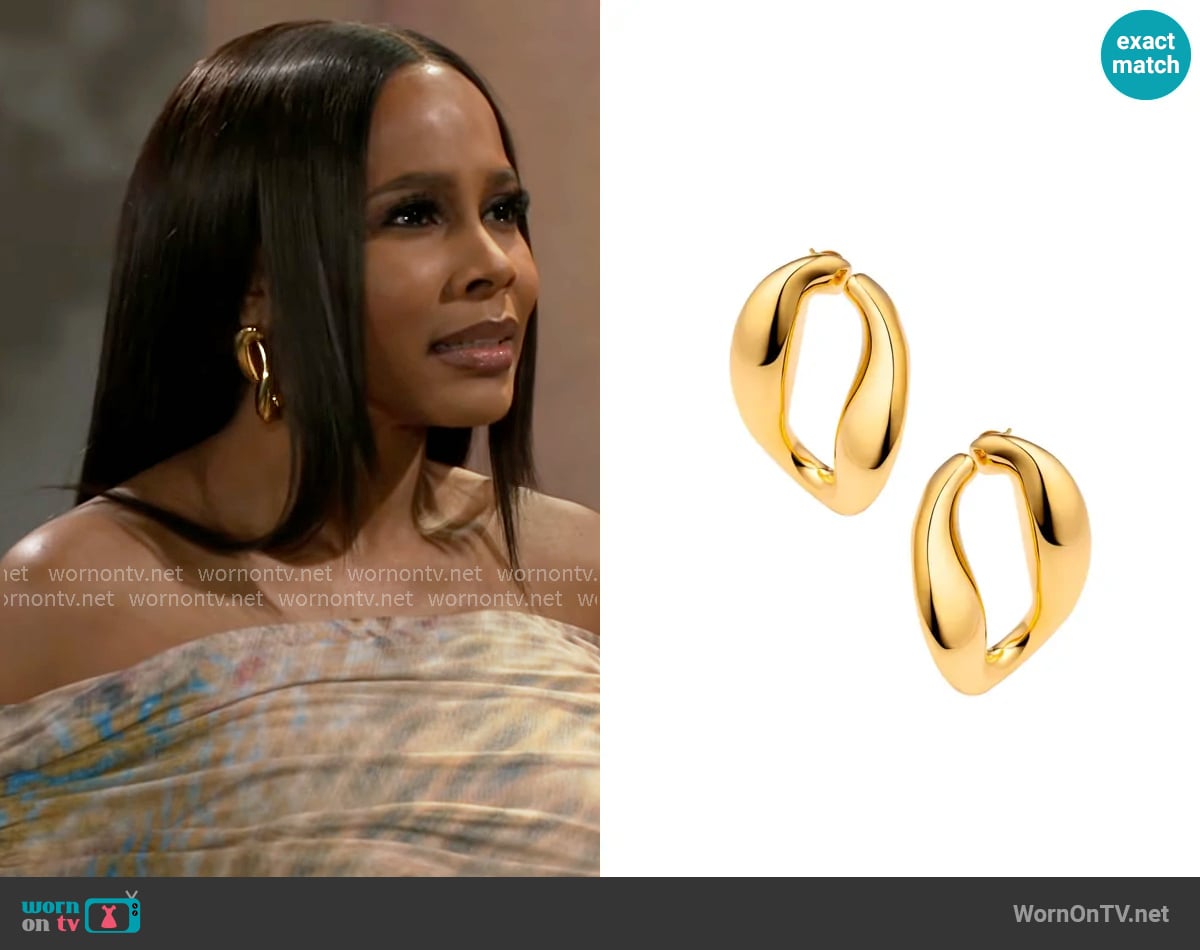 Hayley’s earrings on Beyond the Gates