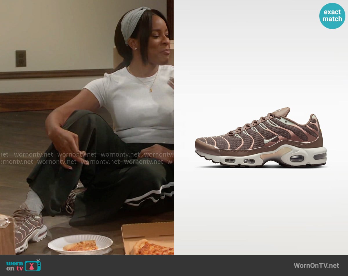 Nike Air Max Plus Sneaker in Mink Brown/Baroque Brown/Sail/Metallic Silver worn by Naomi Hamilton Hawthorne (Arielle Prepetit) on Beyond the Gates