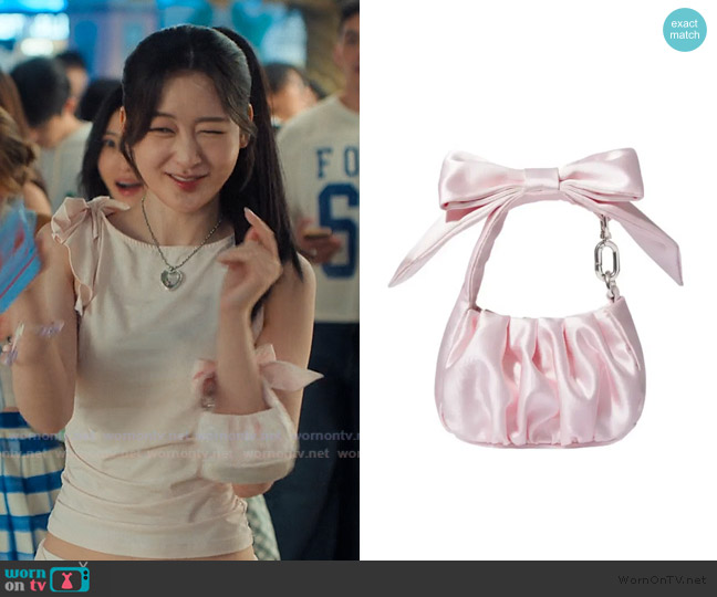 & Other Stories Pink Bow Nano Bag worn by Yuri Han (Gia Kim) on XO Kitty