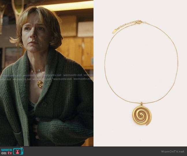 Petit Moments Swirl Chain Necklace worn by Lindsay Crane-Martín (Carey Mulligan) on Beef