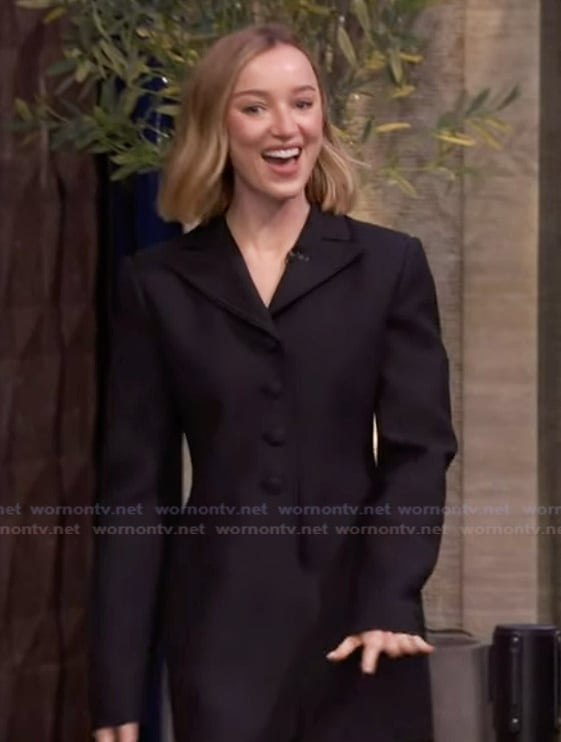Phoebe Dynevor’s black blazer jacket on Live with Kelly and Mark