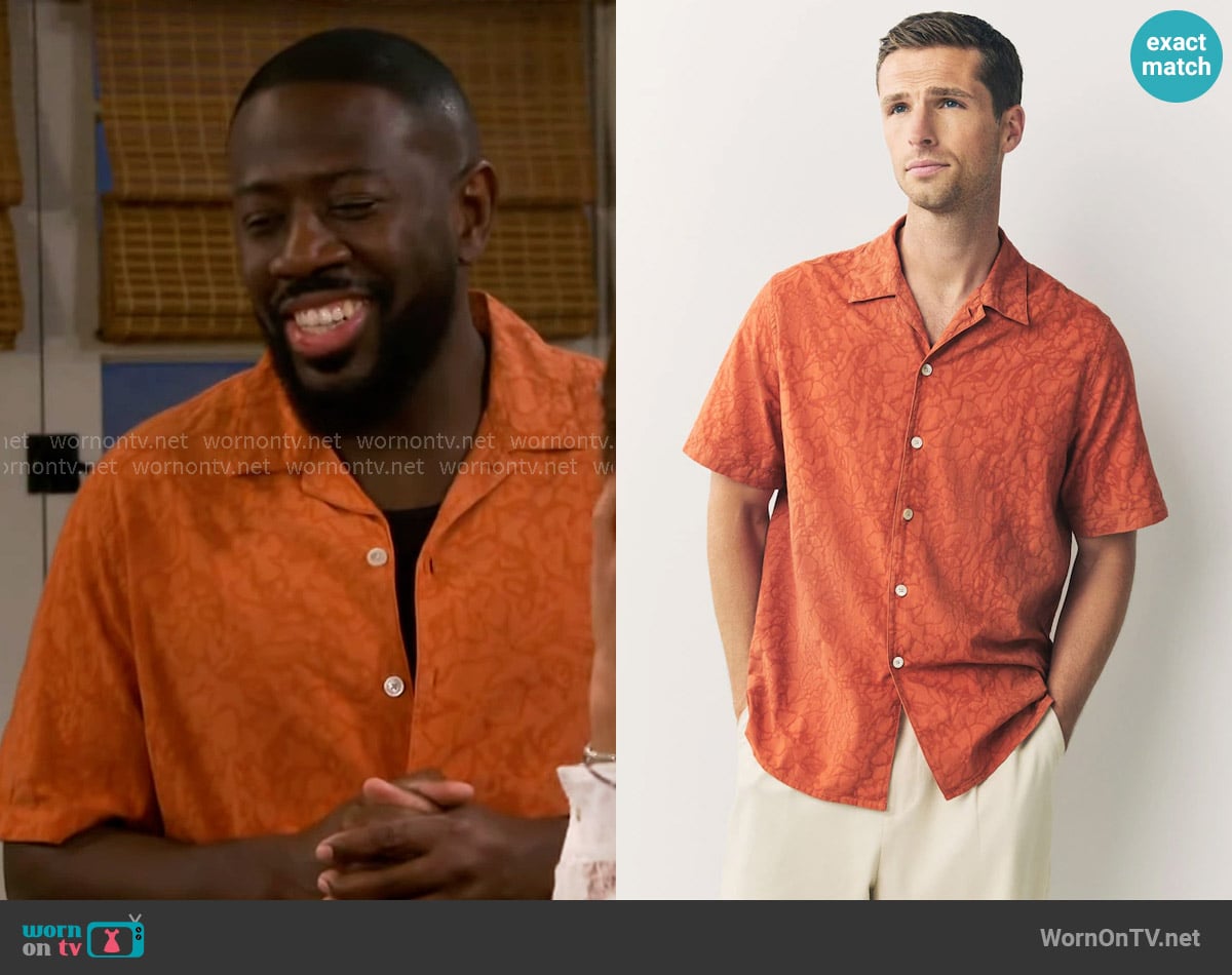 PS Paul Smith Casual Fit Short Sleeve Shirt worn by Malcom (Sheaun McKinney) on The Neighborhood