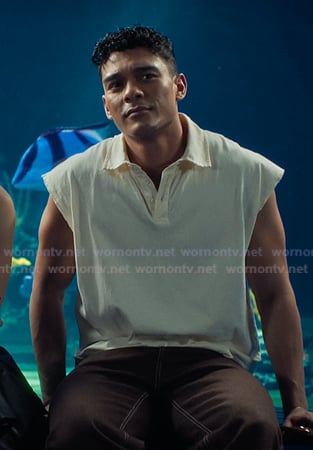 Q’s ivory polo shirt on XO Kitty