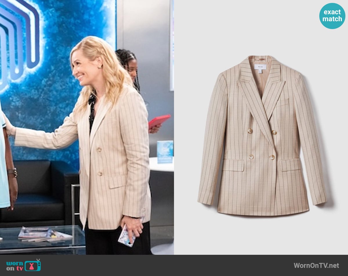 Reiss Odette Blazer worn by Gemma (Beth Behrs) on The Neighborhood