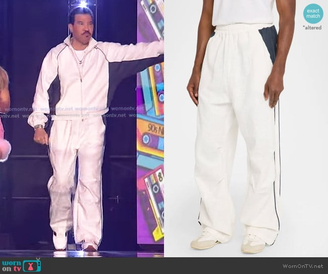Lionel Richie’s white and navy track pants on American Idol