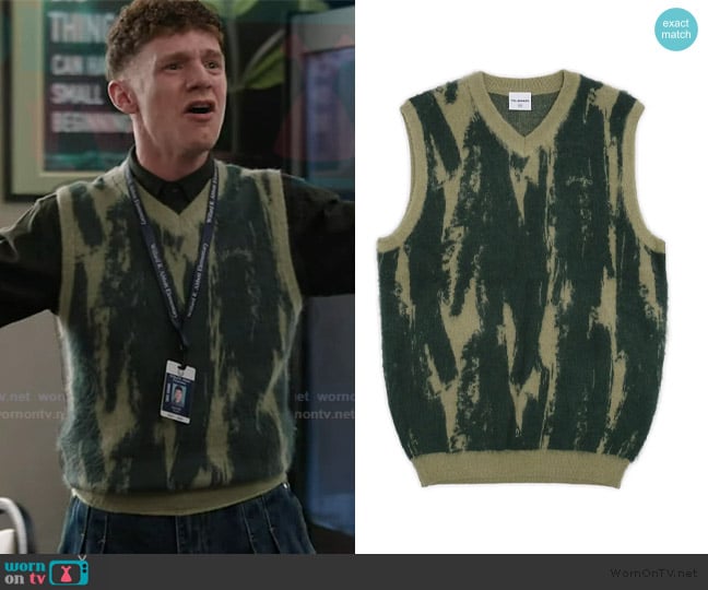 Students Golf Students Golf Cimarron Knit Sweater Vest worn by Jacob Hill (Chris Perfetti) on Abbott Elementary