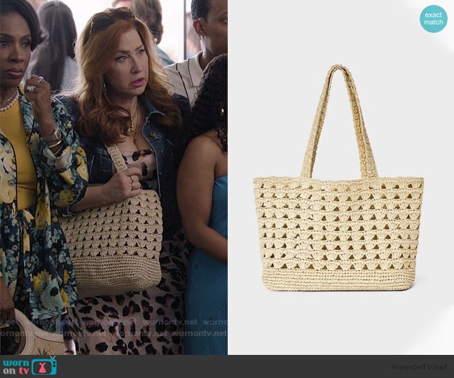 Universal Thread Straw Scallop Woven Tote Handbag worn by Barbara Howard (Sheryl Lee Ralph) on Abbott Elementary
