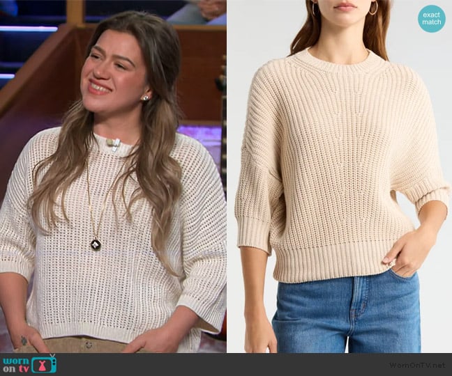 Kelly’s beige knit sweater on The Kelly Clarkson Show