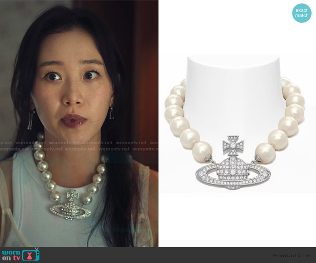 Vivienne Westwood Neysa Choker worn by Yuri Han (Gia Kim) on XO Kitty