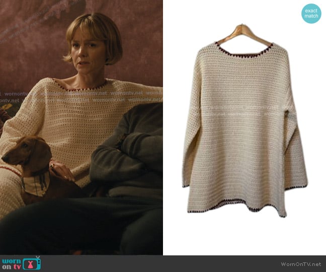 Vrg Grl Crochet Sweater in Cream worn by Lindsay Crane-Martín (Carey Mulligan) on Beef