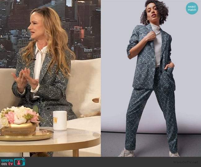 WildFang Juliette Lewis x Wildfang Notch Lapel Blazer worn by Juliette Lewis on The Drew Barrymore Show