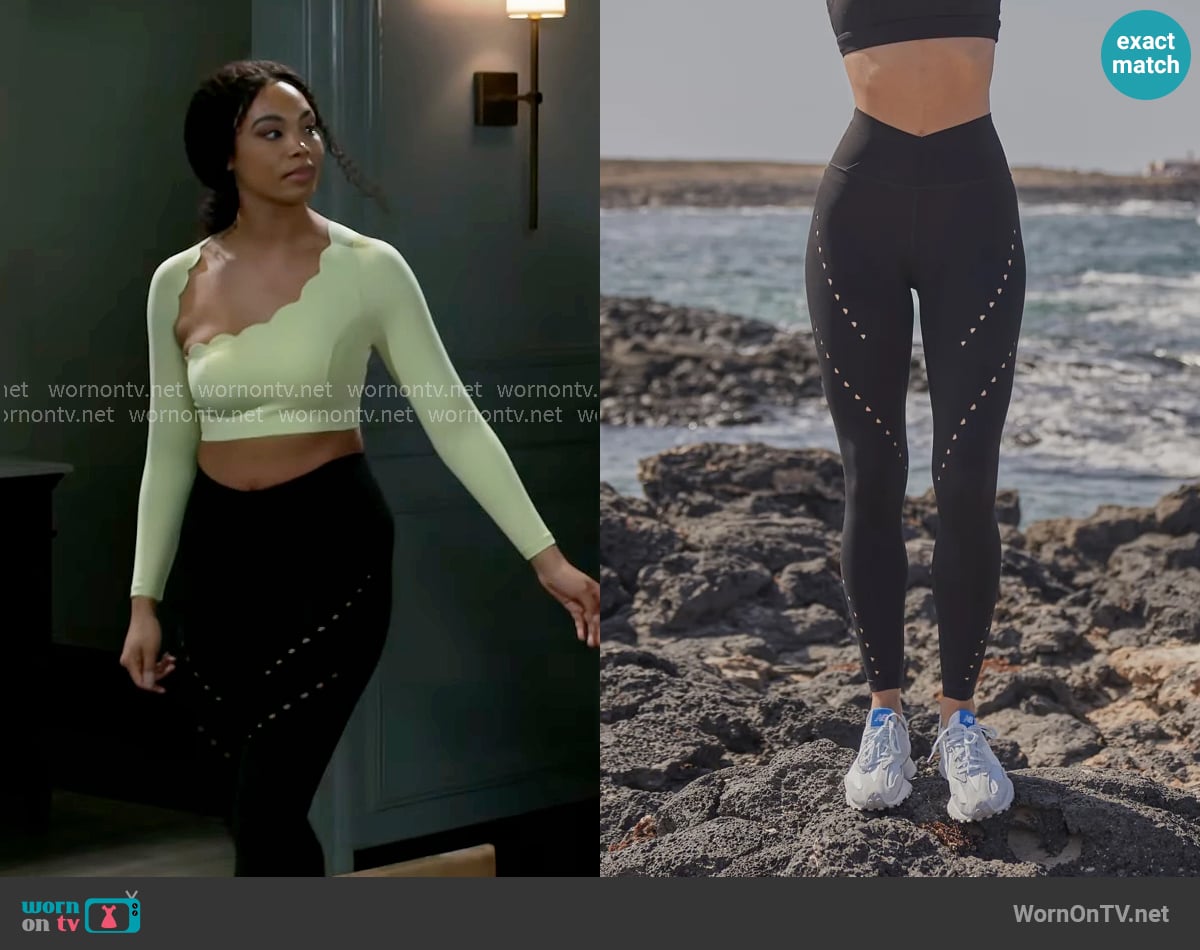 Chelseas leggings on Beyond the Gates