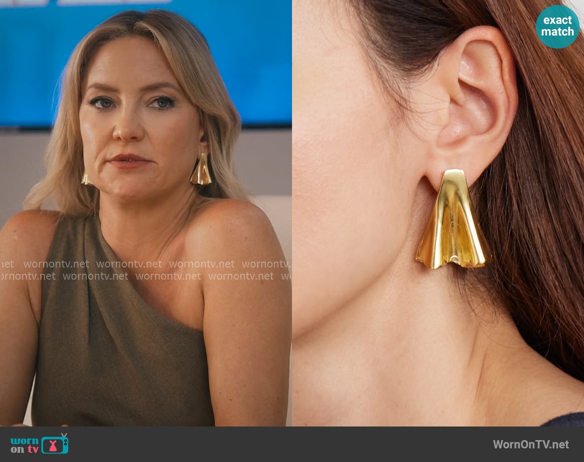 Isla’s earrings on Running Point