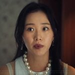 Yuri’s pearl embellished necklace on XO Kitty