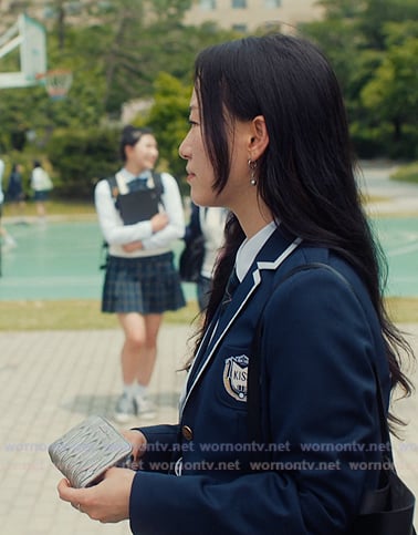 Yuri’s metallic wallet on XO Kitty