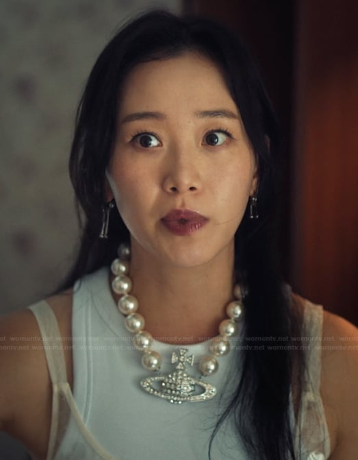 Yuri's pearl embellished necklace on XO Kitty