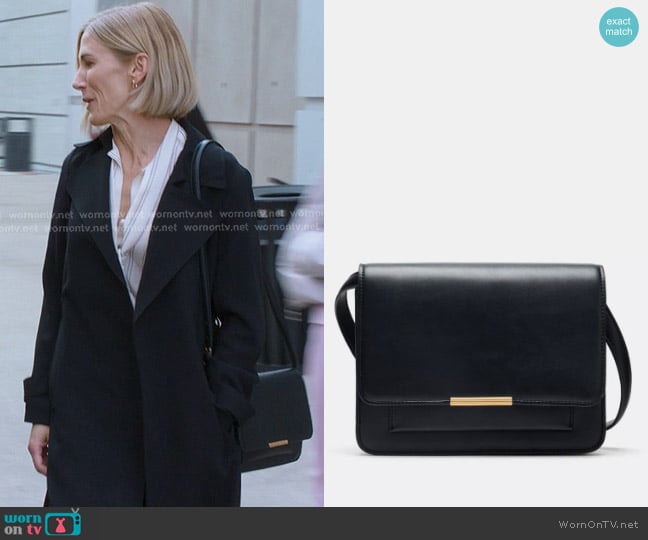 Zara Crossbody Bag with Metal Detail worn by Dr. Toni Wright (Jen Landon) on Greys Anatomy