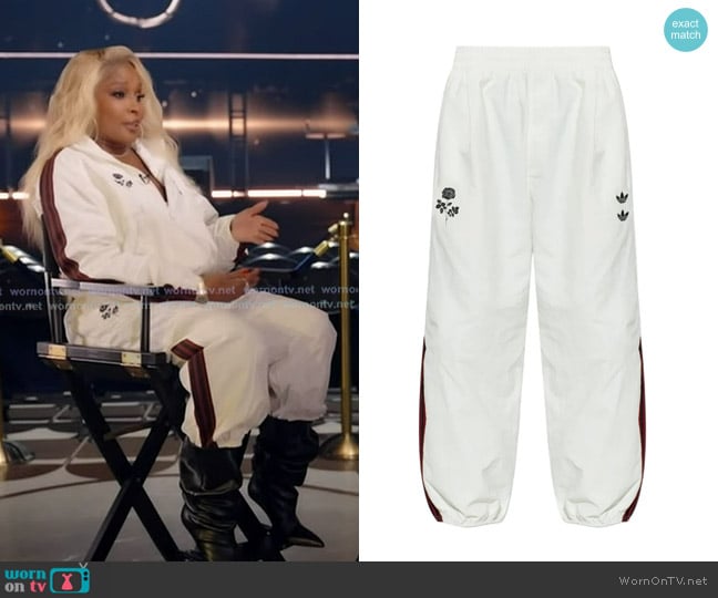 Mary J. Blige’s white track pants on GMA