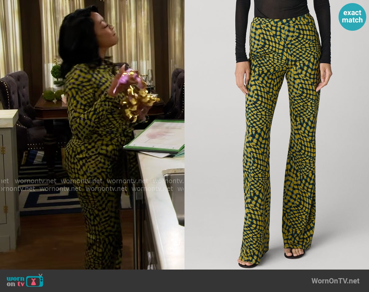 Tina’s yellow printed pants on The Neighborhood Tina’s yellow printed pants on The Neighborhood