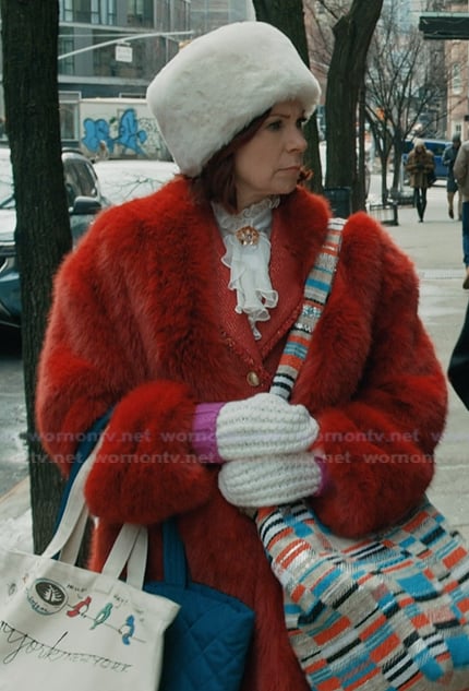 Elsbeth's knit gloves on Elsbeth