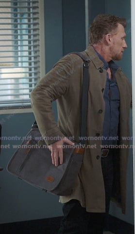 Owen’s grey messanger bag on Greys Anatomy