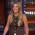 Shea McGee’s brown vest on The Kelly Clarkson Show